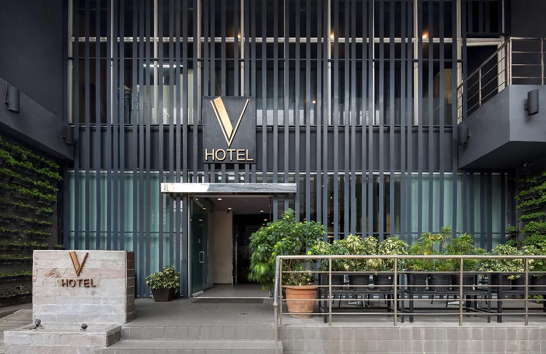 V Hotel-1